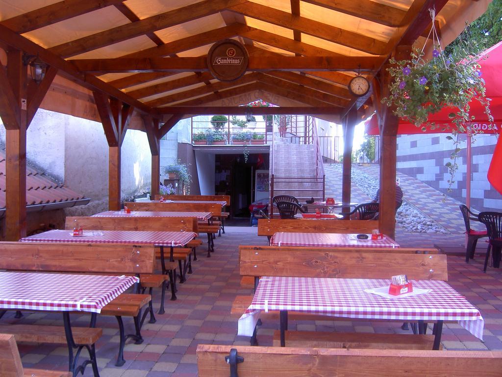 Pivnicka Pod Cachtickym Hradom Čachtice Exterior foto